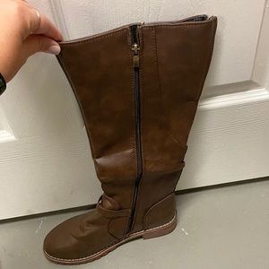 Brown boots 🥾 bought on Amazon size 8.5